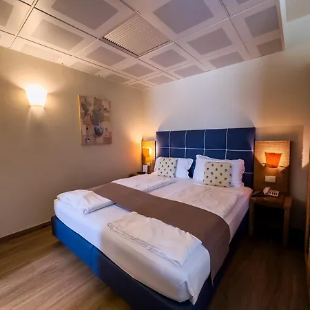 Hotel Arena 3*
