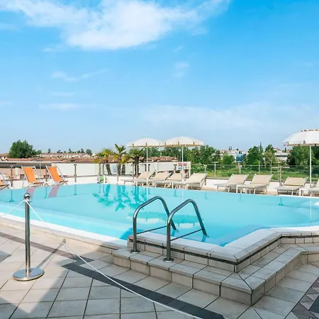 Arena Hotel 3*